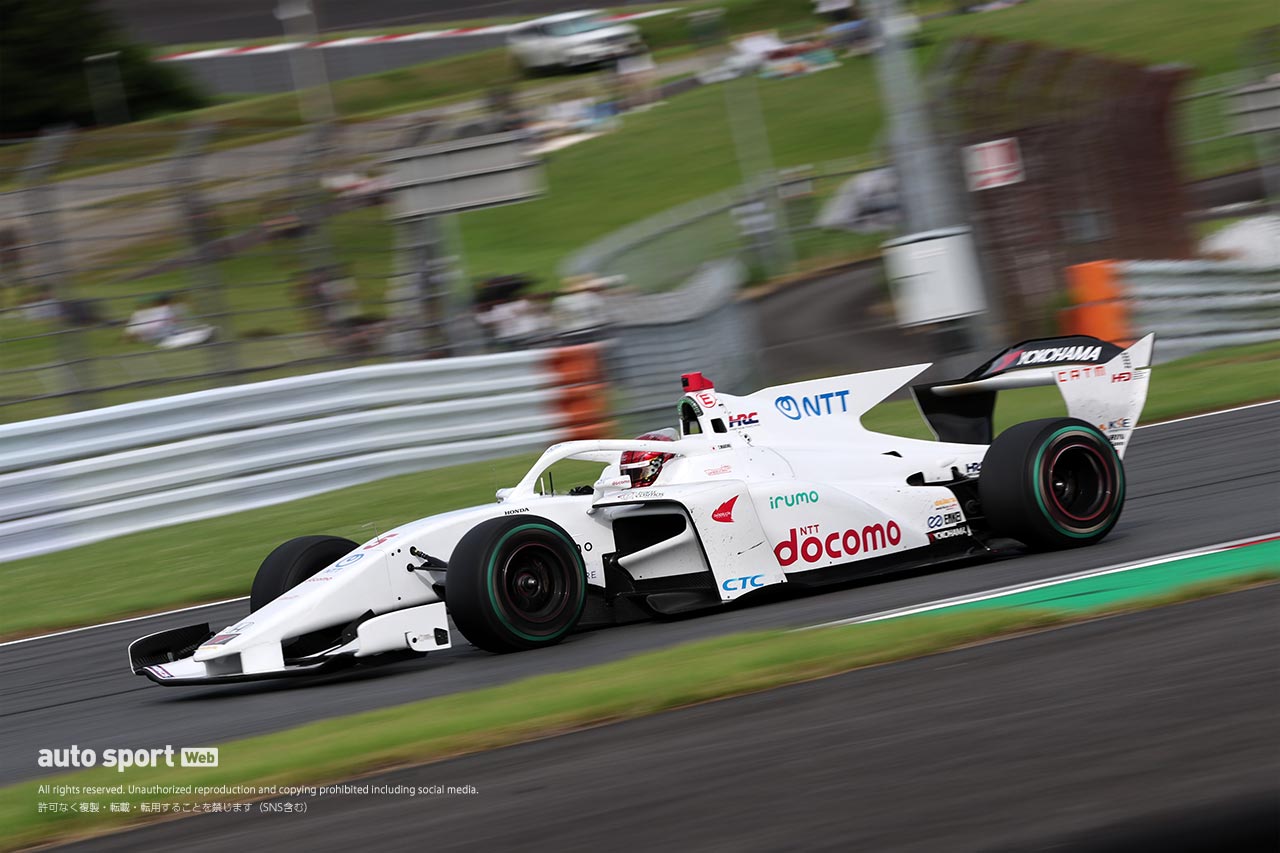 圧巻の横綱相撲で坪井翔がTEAM MUGENの2台を振り切り第6戦富士を制す。第5戦オートポリスに続く連勝