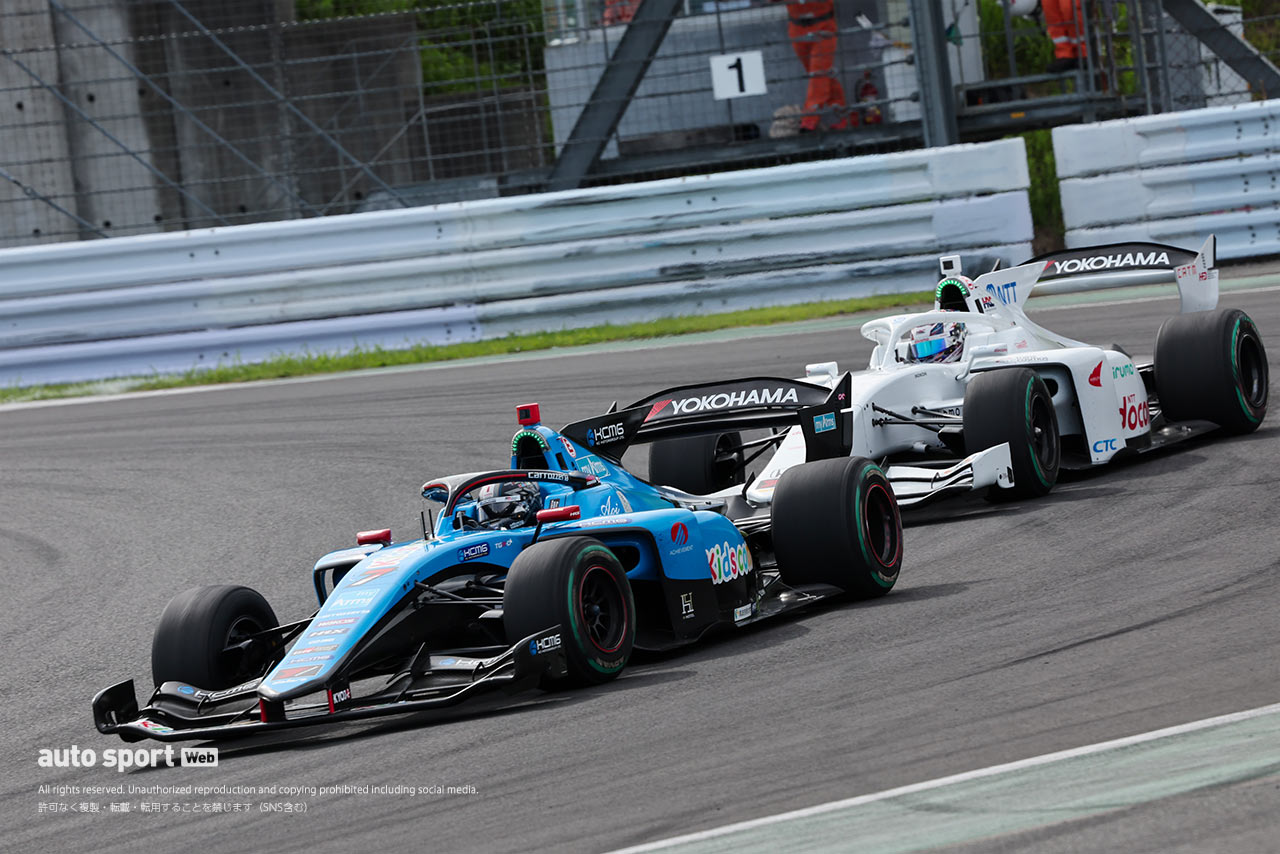 小林可夢偉（Kids com Team KCMG）と太田格之進（DOCOMO TEAM DANDELION RACING）