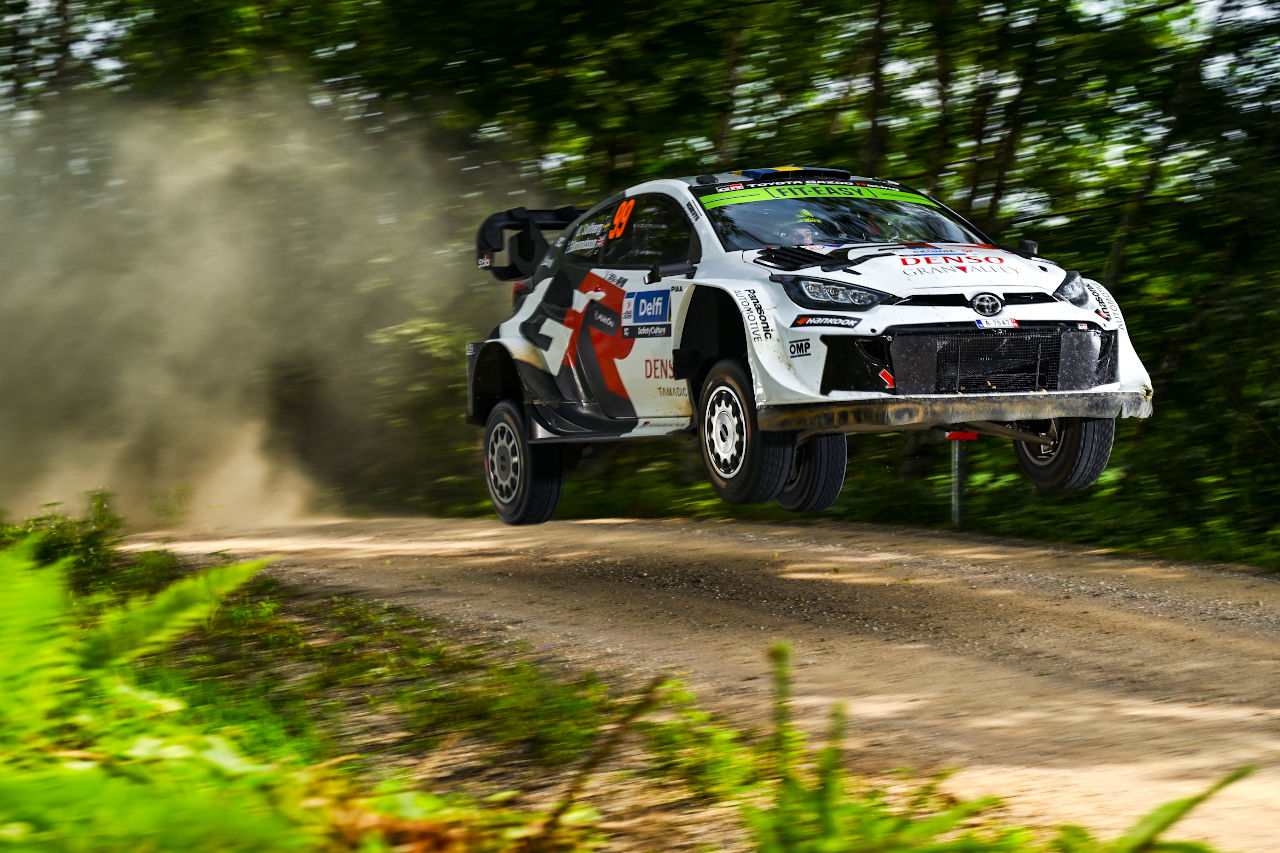 復帰戦での初優勝に現実味。ヒョンデ勢の2番手争いを尻目に、オリバー・ソルベルグがリード拡大／WRCエストニア・デイ3
