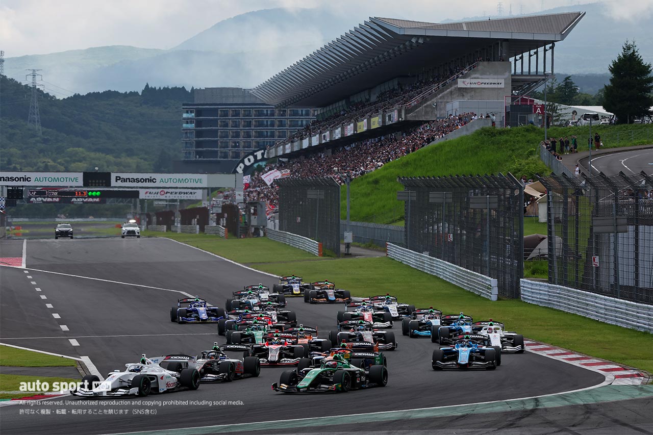 レース終盤の激アツバトルを勝ち抜いた太田格之進が第7戦を制し今季3勝目！ 岩佐歩夢が2位、坪井は3位