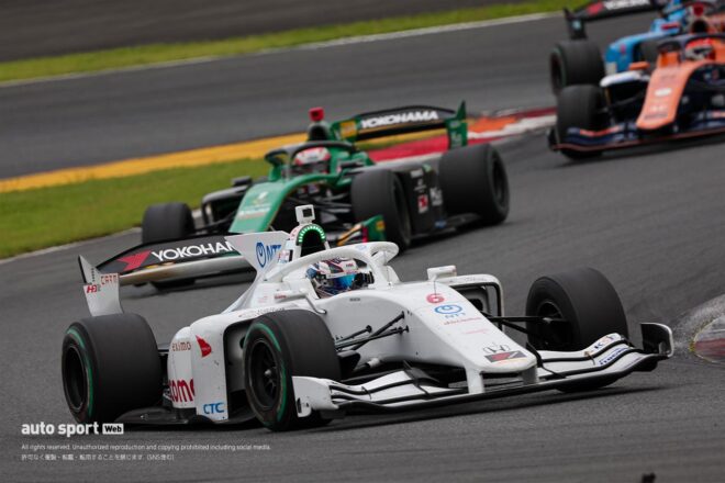 レース終盤の激アツバトルを勝ち抜いた太田格之進が第7戦を制し今季3勝目！ 岩佐歩夢が2位、坪井は3位