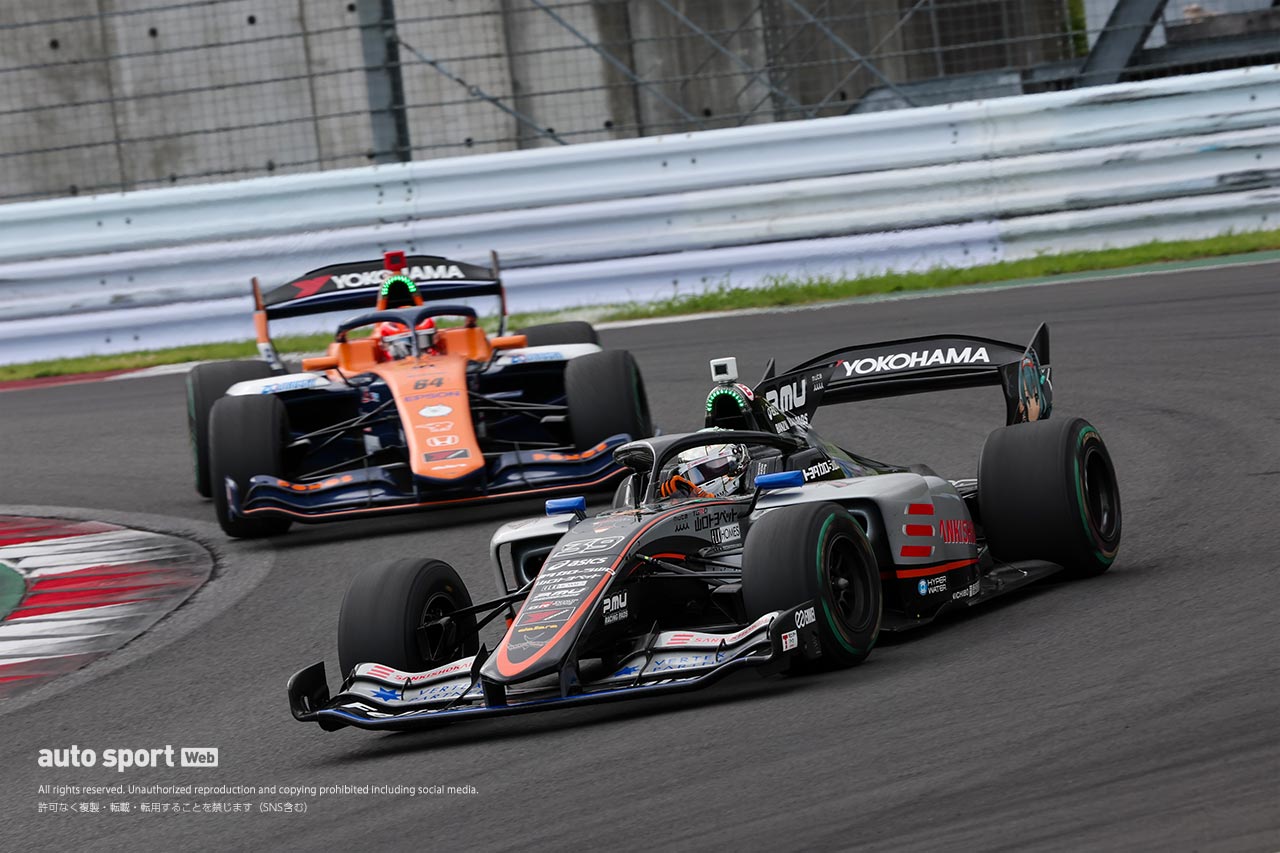 レース終盤の激アツバトルを勝ち抜いた太田格之進が第7戦を制し今季3勝目！ 岩佐歩夢が2位、坪井は3位