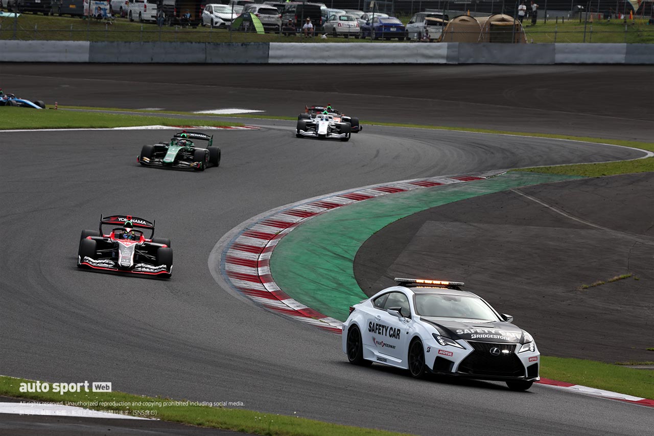 レース終盤の激アツバトルを勝ち抜いた太田格之進が第7戦を制し今季3勝目！ 岩佐歩夢が2位、坪井は3位