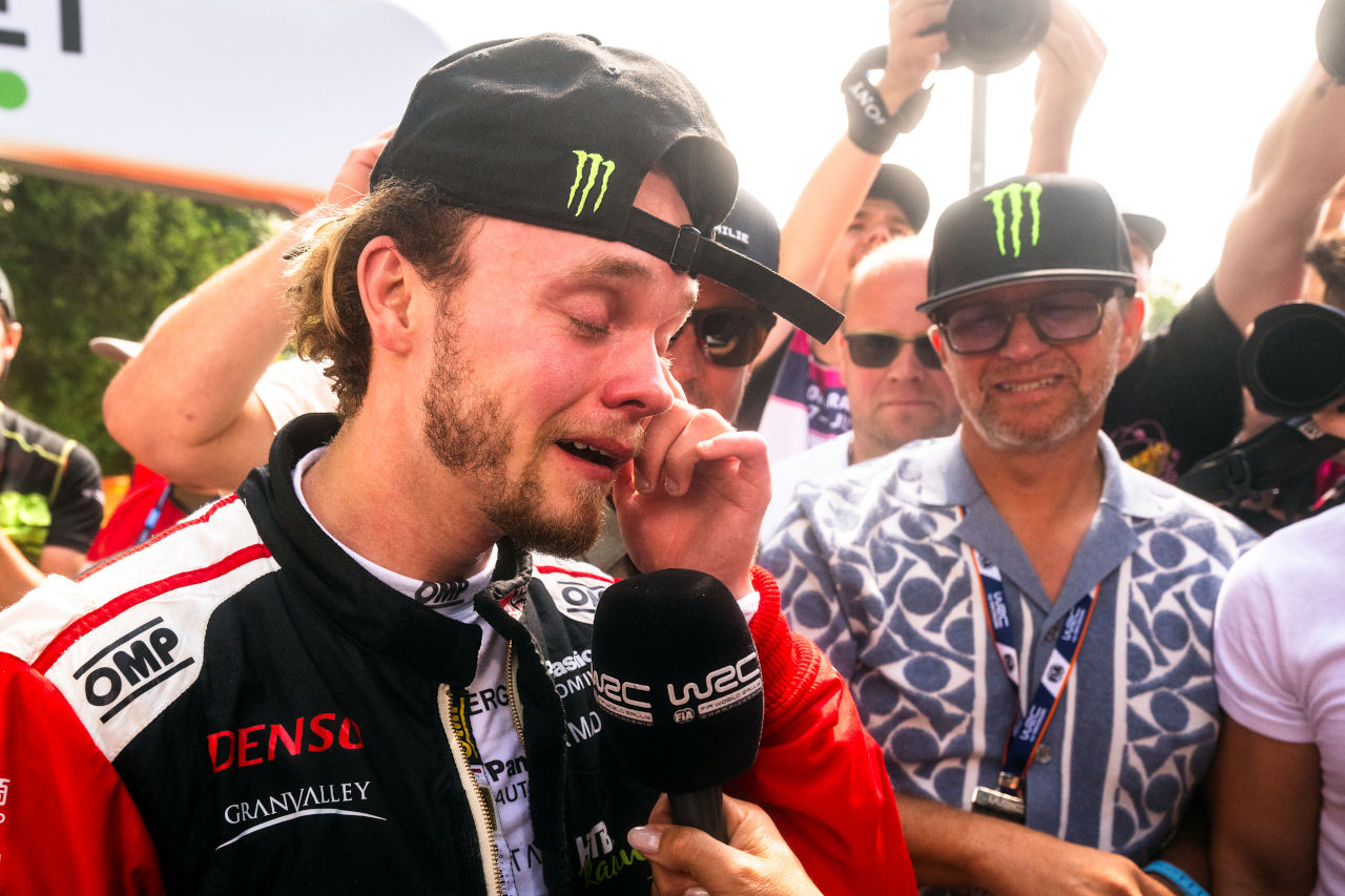 オリバー・ソルベルグが涙の総合初優勝。チャンピオン3名を退けトヨタGR初陣で頂点に／WRCエストニア