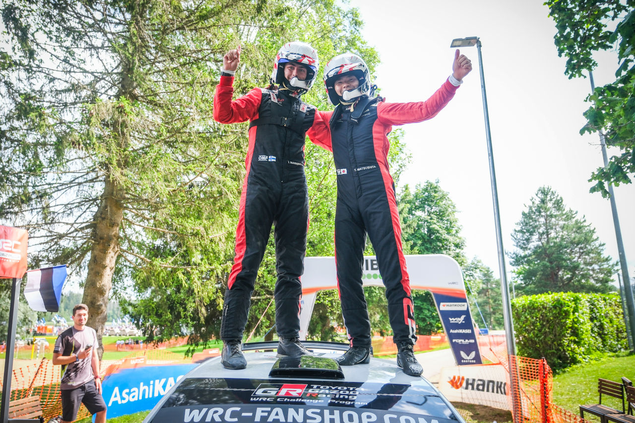 オリバー・ソルベルグが涙の総合初優勝。チャンピオン3名を退けトヨタGR初陣で頂点に／WRCエストニア