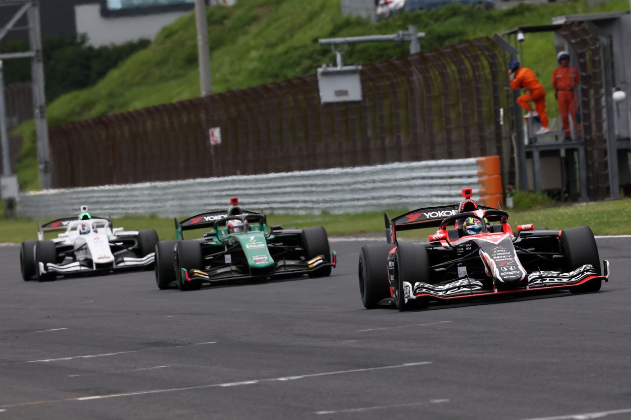 【動画】2025年スーパーフォーミュラ第6戦・第7戦富士 予選＆決勝ハイライト