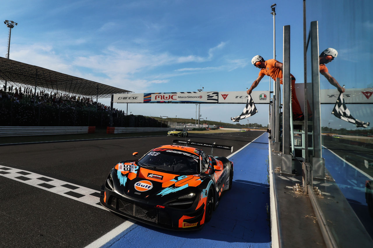 ロッシとBMWがミサノ3連覇。炎上クラッシュ発生の日曜はマクラーレンが9年ぶりの美酒／GTWCヨーロッパ第6戦