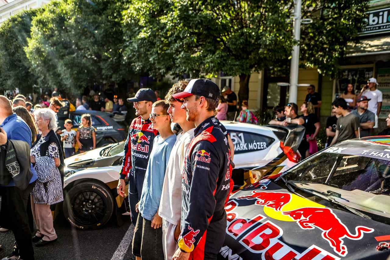 猛暑の“赤い釜”は予選、準決勝、決勝と完全制覇の絶対王者が勝利。KMSが1-2達成／WorldRX第3戦