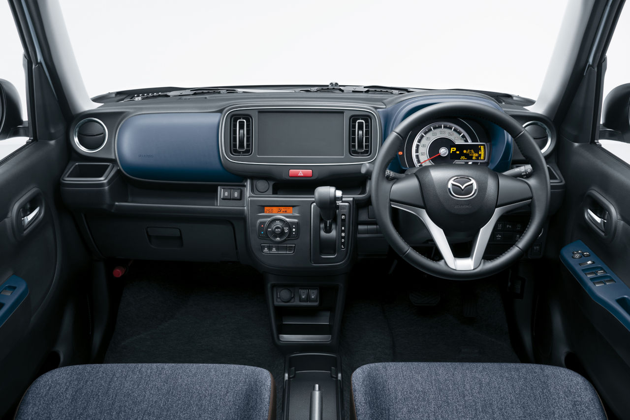 マツダ、軽乗用車『キャロル』の改良モデルを発売。内外装デザインを一部変更し燃費も向上