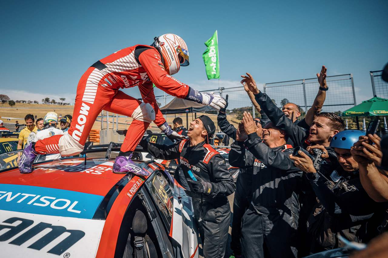 SUV新時代を席巻するミツビシ、ピケJr.初優勝でフィッティパルディ“代表”と表彰台へ／SCB第4戦