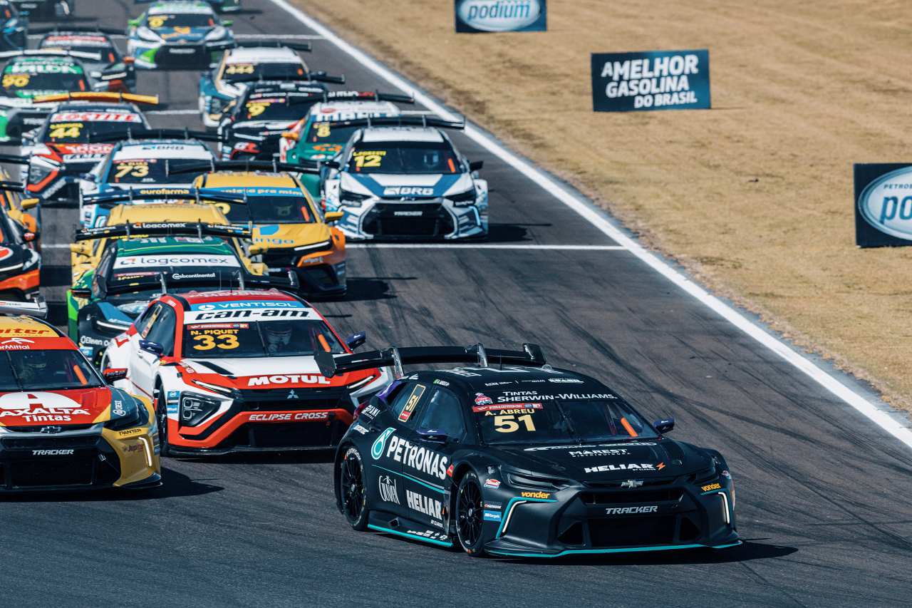 SUV新時代を席巻するミツビシ、ピケJr.初優勝でフィッティパルディ“代表”と表彰台へ／SCB第4戦