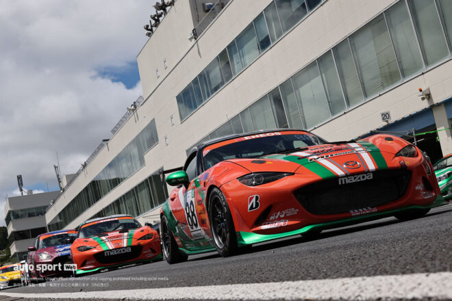 88号車村上モータースMAZDAロードスター（村上博幸／太田達也／黒沼聖那／吉田綜一郎）