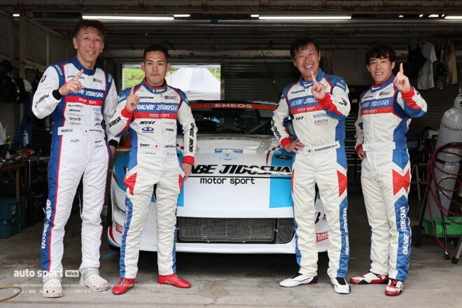 前島秀司／元嶋成弥／長島正明／銘苅翼（15号車岡部自動車フェアレディZ34）