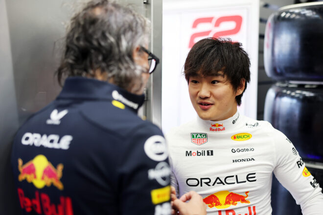2025年F1第13戦ベルギーGP　ローラン・メキース代表と角田裕毅（レッドブル）