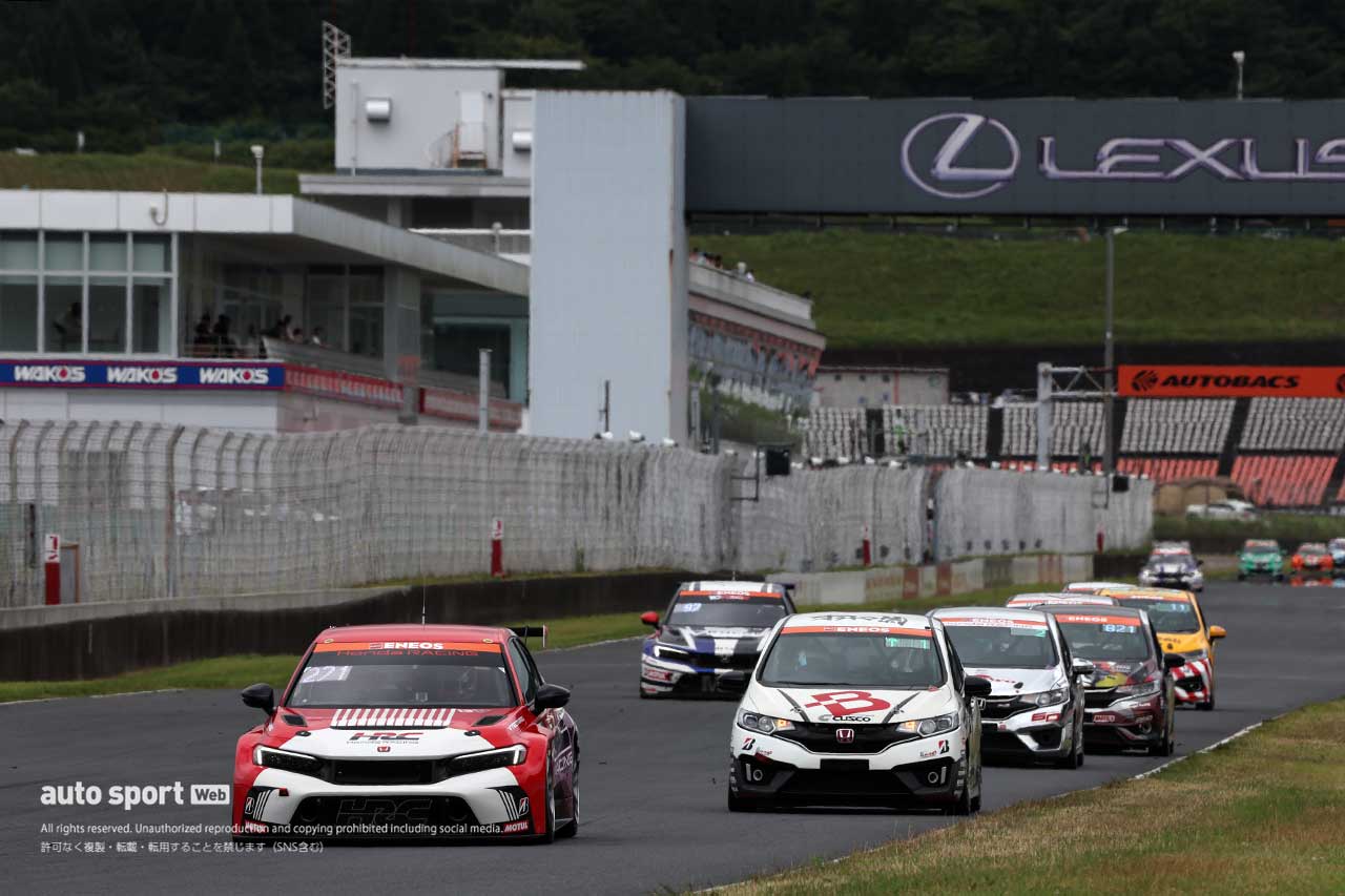 2025スーパー耐久第5戦オートポリス　決勝レースの様子