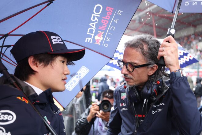 角田裕毅（レッドブル）とローレン・メキース代表