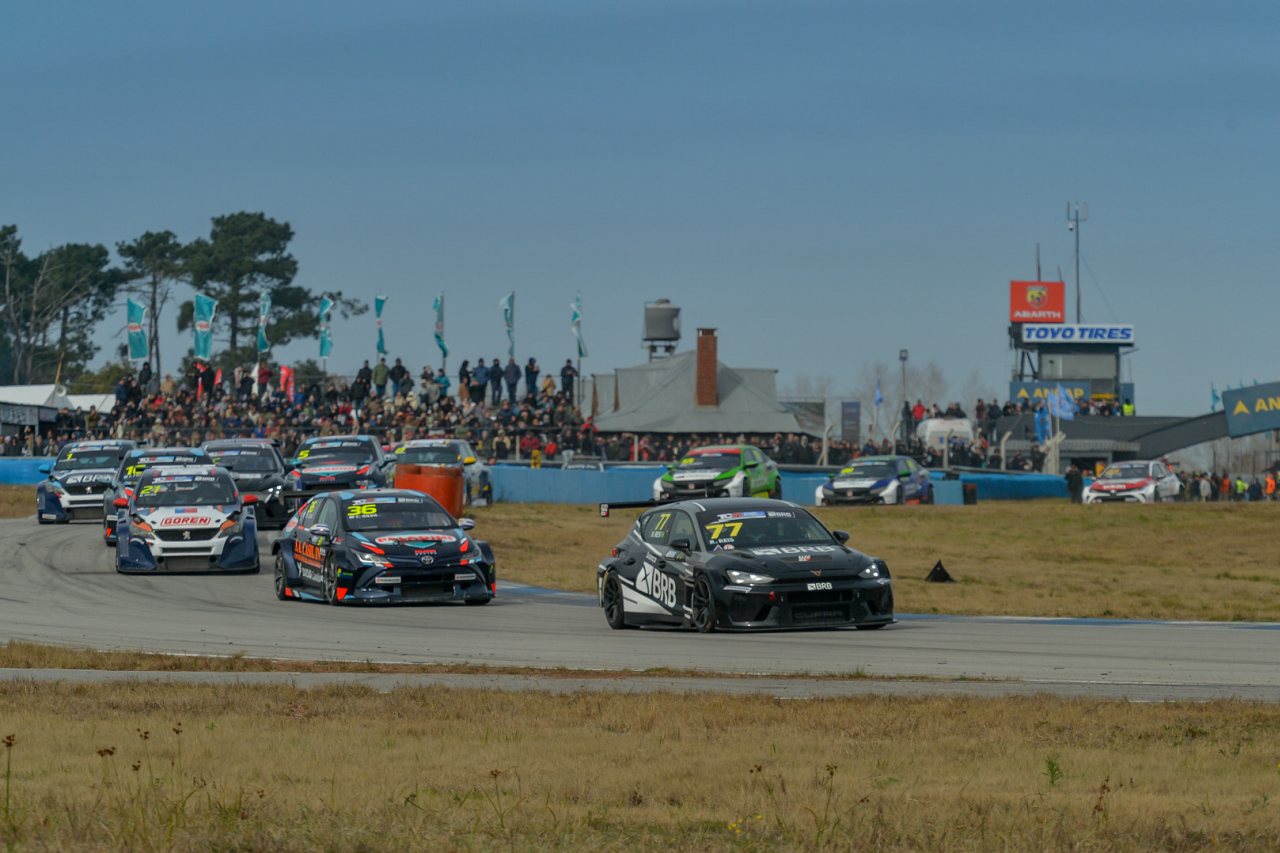 ホンダのエース、リオネル・ペーニャが勝利数を積算。またもネルソン・ピケJr.を撃破／TCR南米第6戦