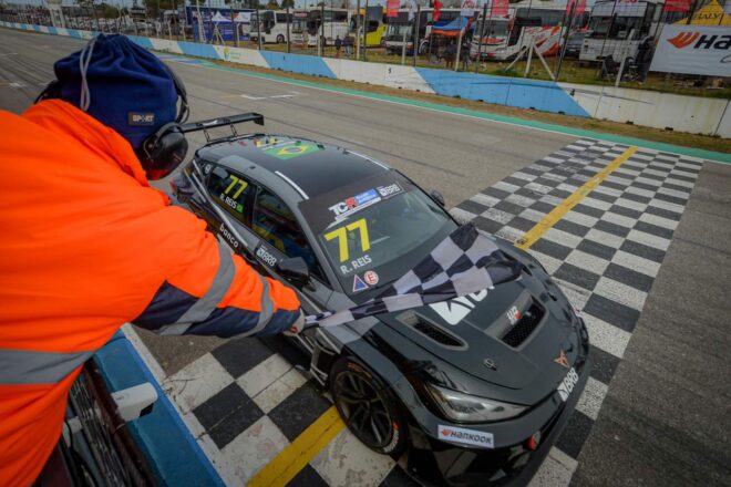 ホンダのエース、リオネル・ペーニャが勝利数を積算。またもネルソン・ピケJr.を撃破／TCR南米第6戦