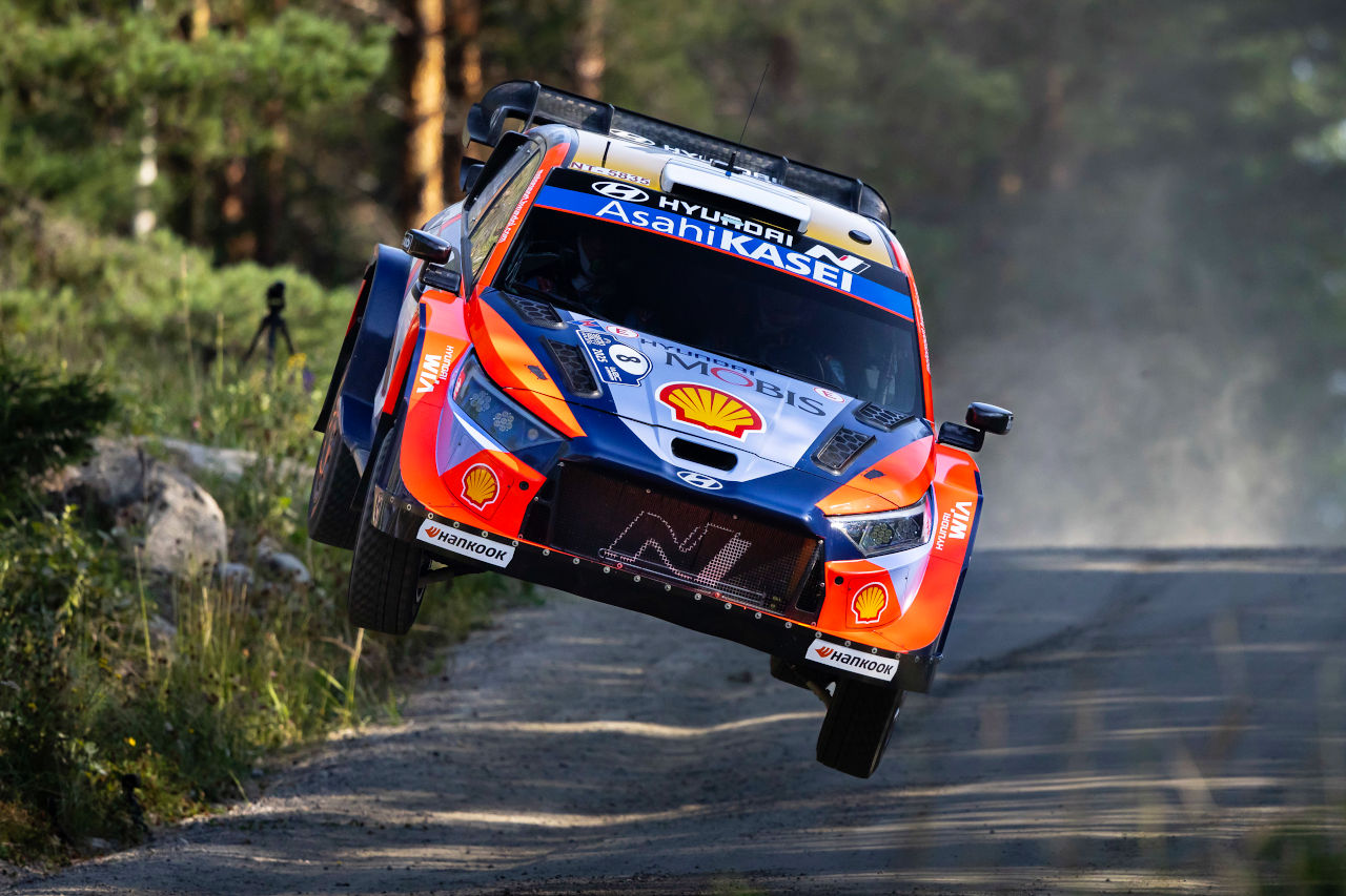 トヨタの“ホーム”でヒョンデが先制パンチ。タナックとヌービルが初日ワン・ツー【第9戦デイ1レポート】