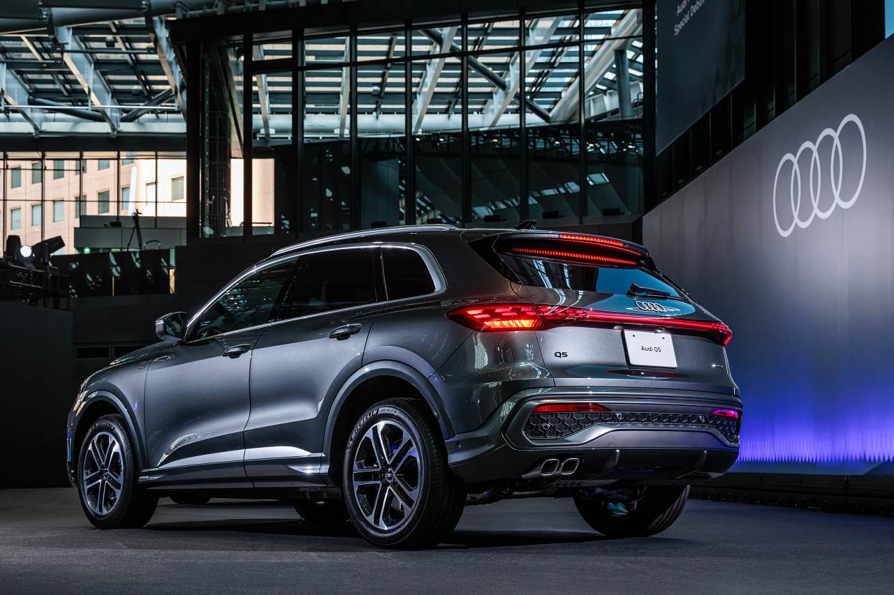 アウディ、最新の内燃機関搭載モデル『Q5』とフル電動の『A6 e-tron』シリーズを同時発売