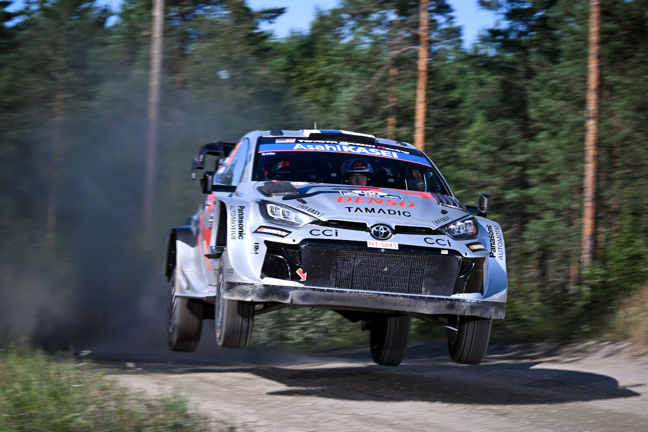 母国戦初優勝に向けロバンペラが首位奪取。勝田も加わる2番手争いは混沌【第9戦フィンランド・デイ2レポート】