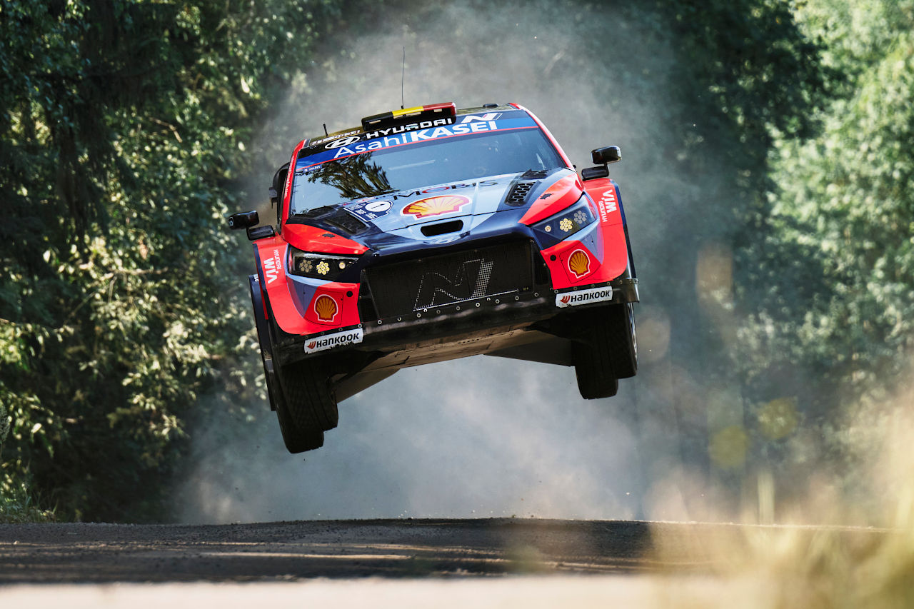 母国戦初優勝に向けロバンペラが首位奪取。勝田も加わる2番手争いは混沌【第9戦フィンランド・デイ2レポート】