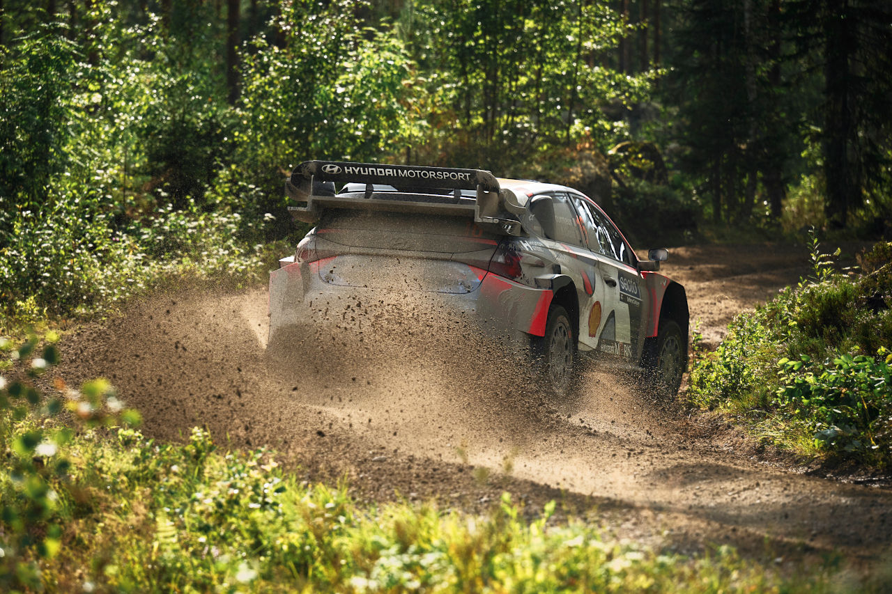 母国戦初優勝に向けロバンペラが首位奪取。勝田も加わる2番手争いは混沌【第9戦フィンランド・デイ2レポート】