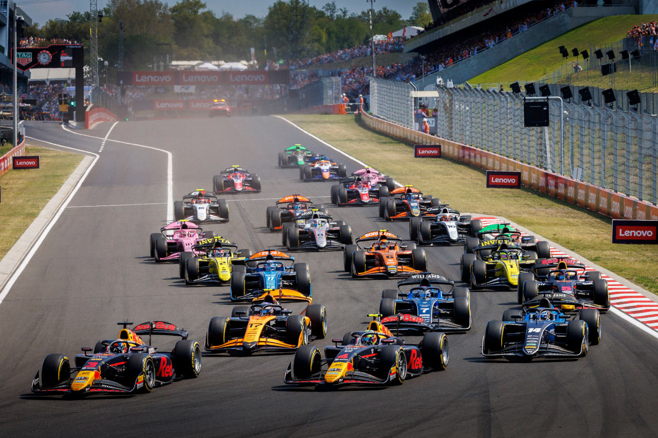 2025年FIA F2第10戦ブダペスト　スプリントレースのスタート