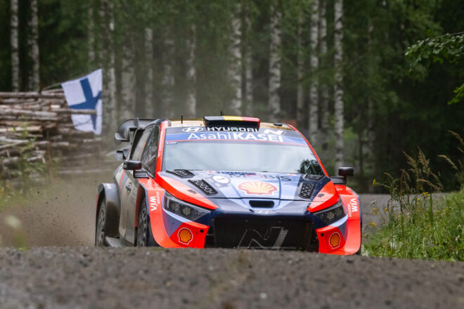 WRCフィンランドは突然の荒れ模様。ヒョンデ勢“全滅”によりトヨタが上位独占【デイ3レポート】
