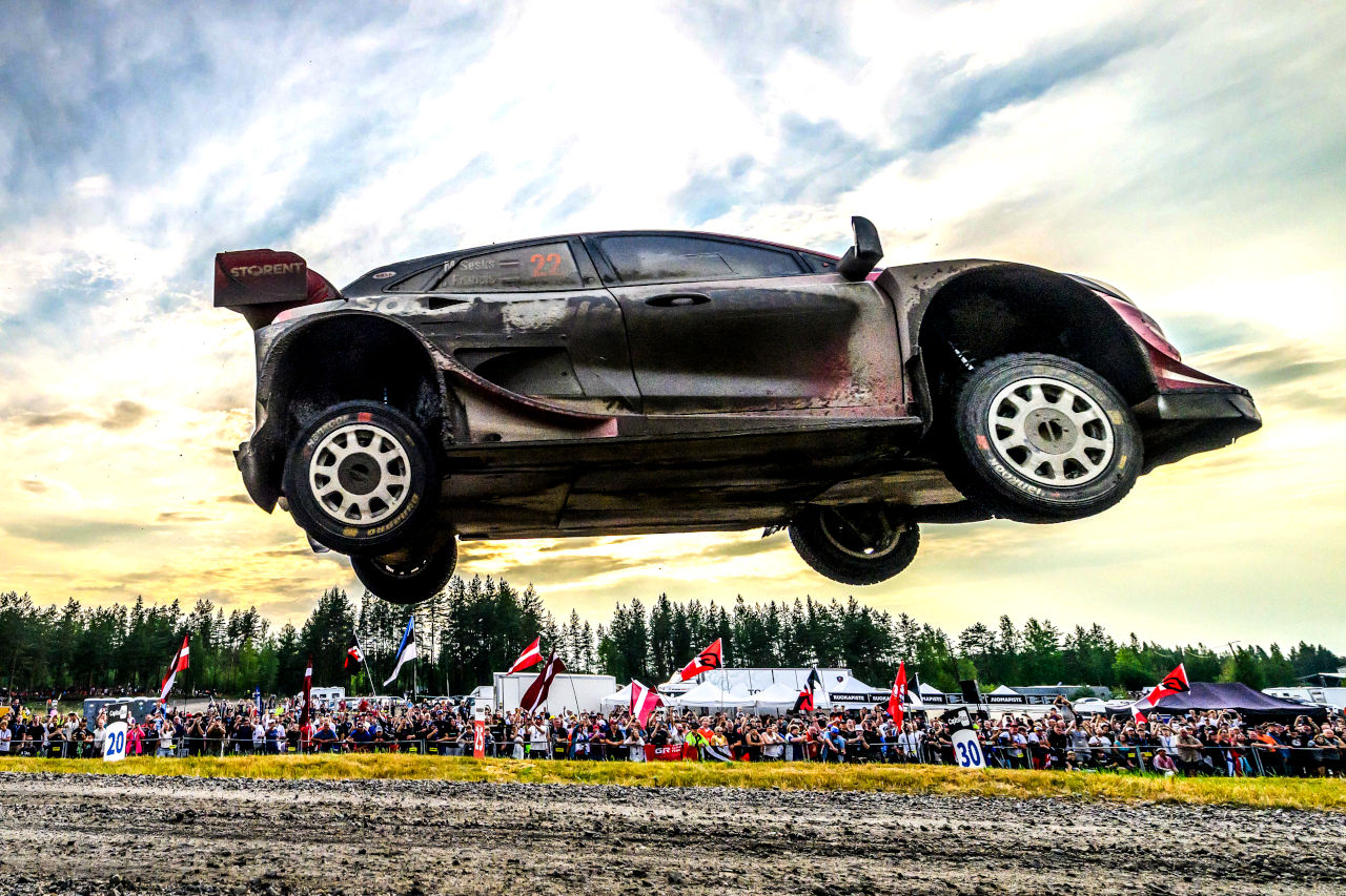 WRCフィンランドは突然の荒れ模様。ヒョンデ勢“全滅”によりトヨタが上位独占【デイ3レポート】