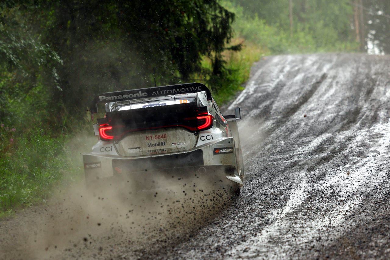 WRCフィンランドは突然の荒れ模様。ヒョンデ勢“全滅”によりトヨタが上位独占【デイ3レポート】