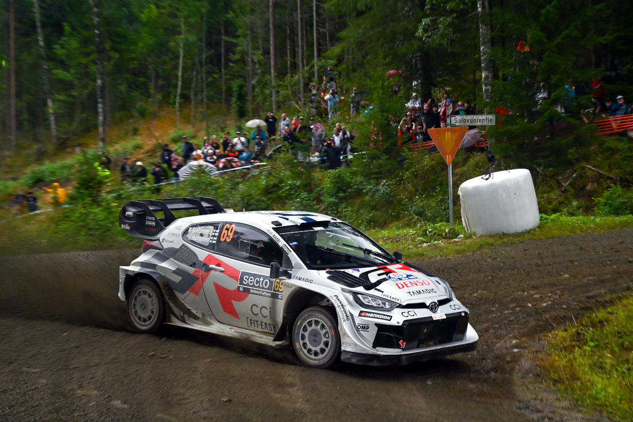 勝田貴元が2番手で最終日へ。通算250回目のステージウイン記録のロバンペラは首位堅持／WRC第9戦