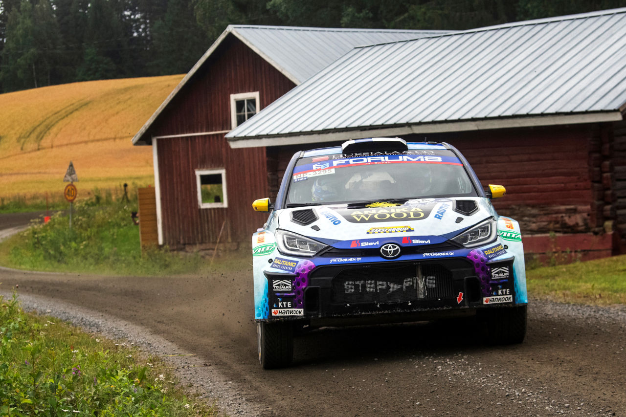 カッレ・ロバンペラが悲願の母国戦優勝を達成。勝田貴元は2位、トヨタ勢がトップ5を独占【WRC第9戦デイ4レポート】