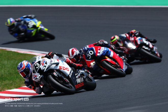 序盤のトップ争い