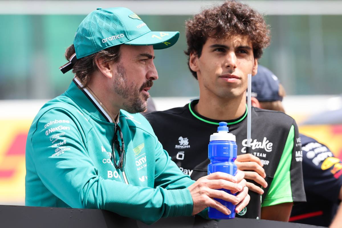 フェルナンド・アロンソ(アストンマーティン)&ガブリエル・ボルトレート(キック・ザウバー)