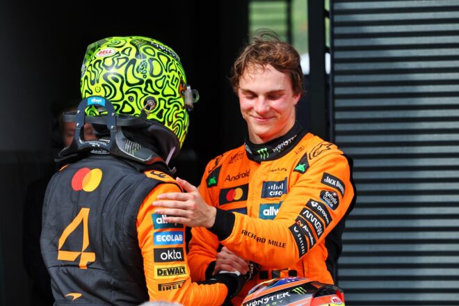 ランド・ノリスと2位オスカー・ピアストリ（マクラーレン）