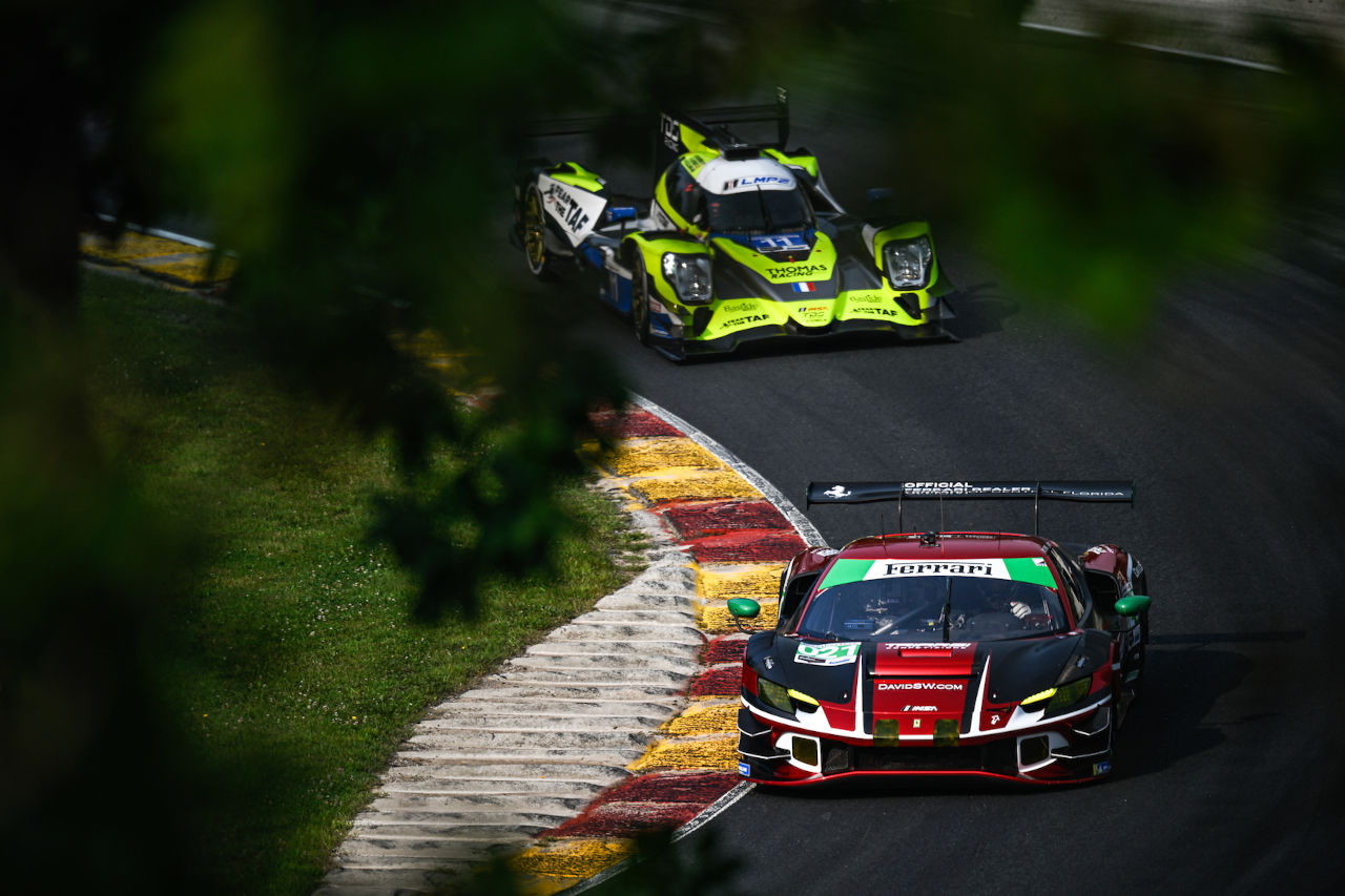 BMWが今季初勝利をワン・ツーで飾る。GTDプロも制しロード・アメリカで2クラス制覇／IMSA第8戦