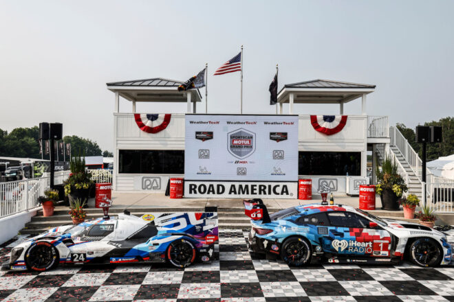 BMWが今季初勝利をワン・ツーで飾る。GTDプロも制しロード・アメリカで2クラス制覇／IMSA第8戦