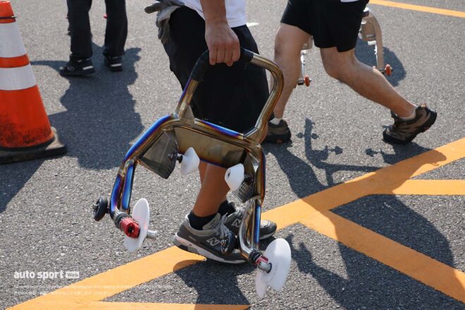 ヨシムラのチタン製バイクスタンド