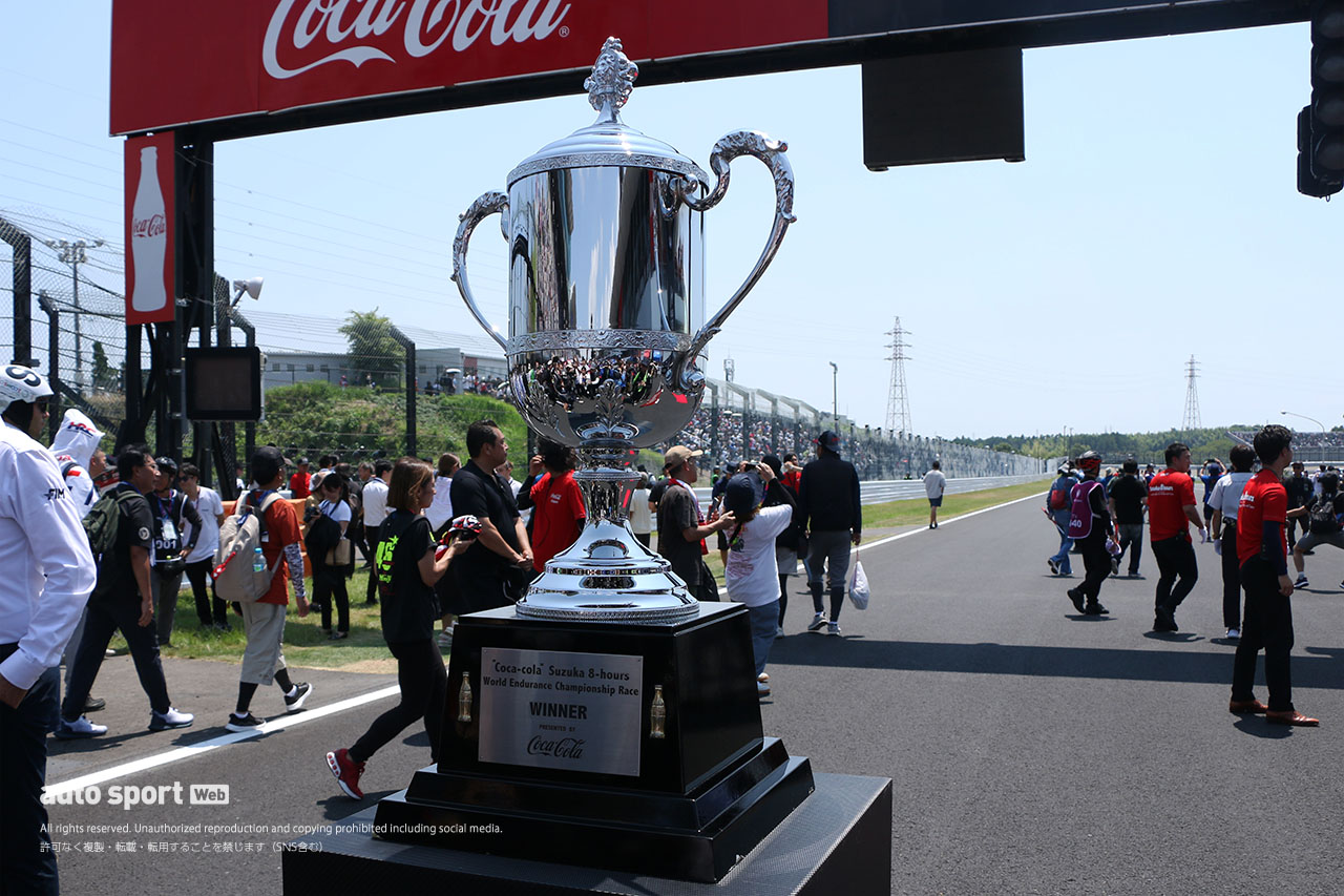 鈴鹿8耐の優勝トロフィー