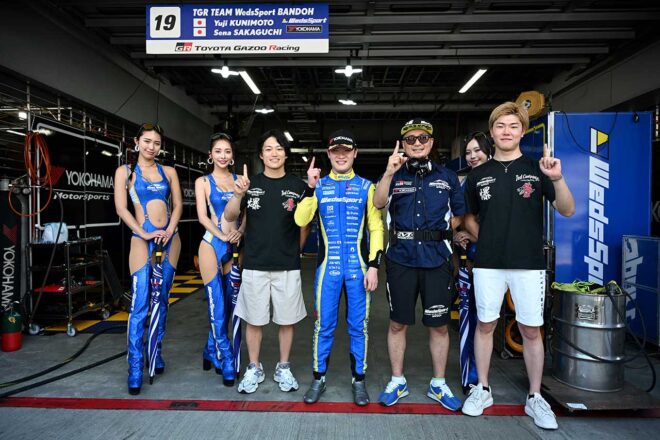 ポールポジションを喜ぶTGR TEAM WedsSport BANDOH