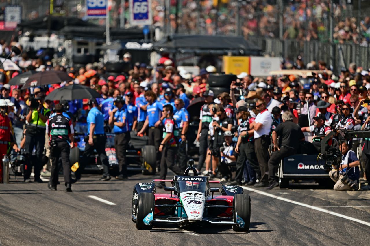 佐藤琢磨と挑んだ3度目のインディ500。本気すぎる走りに「無事に帰ってきて」【トミー小笹の米国メカニック通信：特別編】