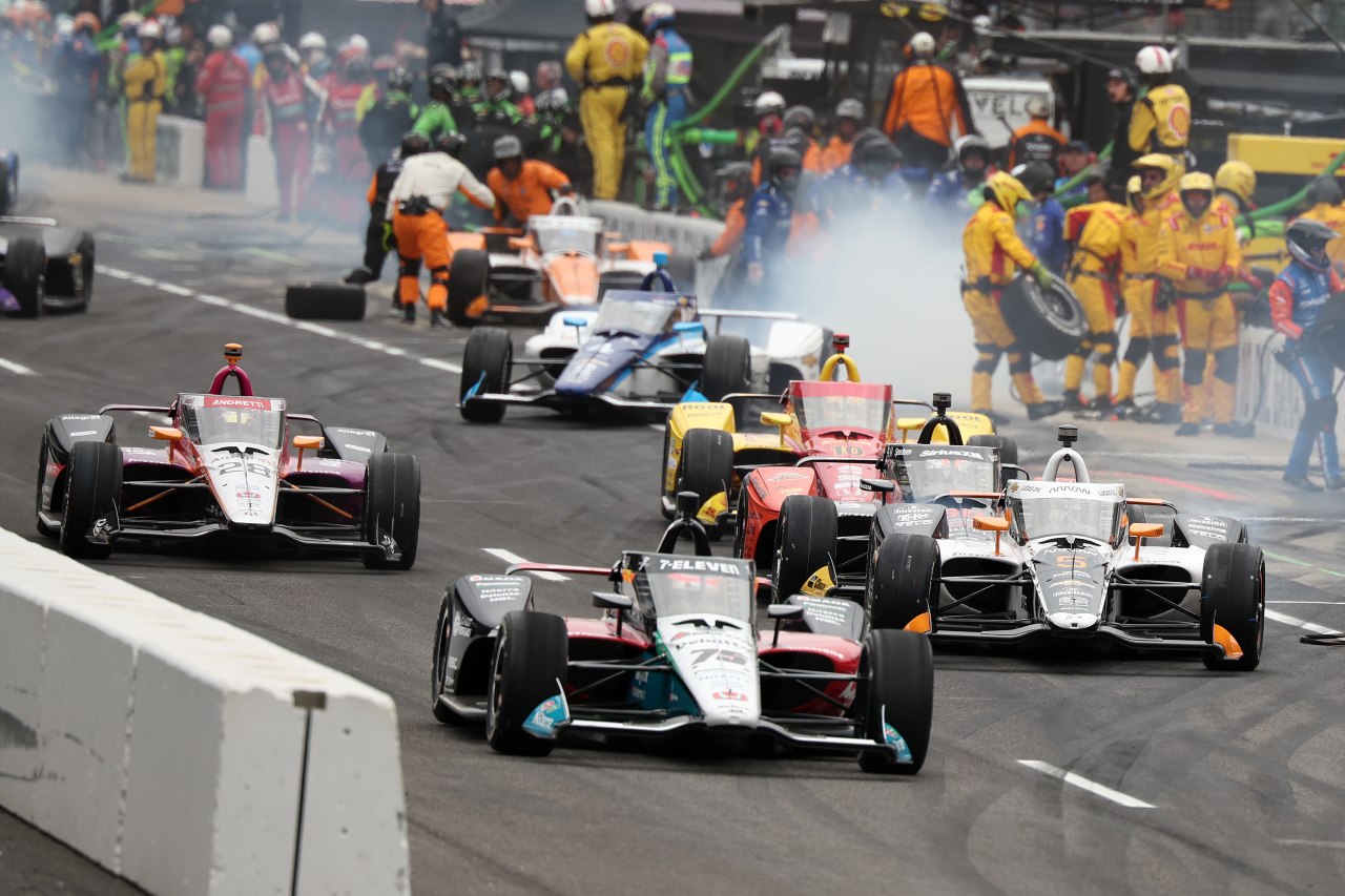 佐藤琢磨と挑んだ3度目のインディ500。本気すぎる走りに「無事に帰ってきて」【トミー小笹の米国メカニック通信：特別編】