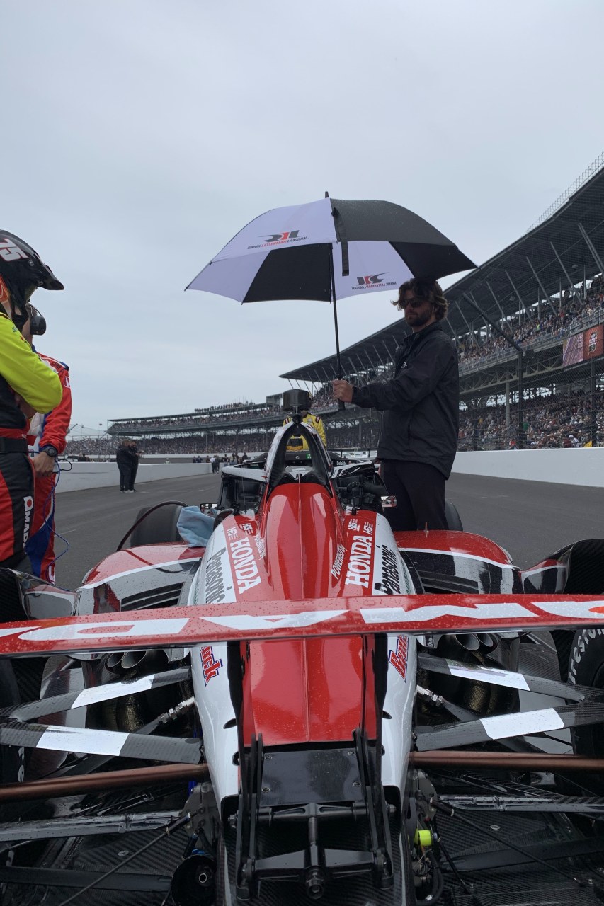 佐藤琢磨と挑んだ3度目のインディ500。本気すぎる走りに「無事に帰ってきて」【トミー小笹の米国メカニック通信：特別編】