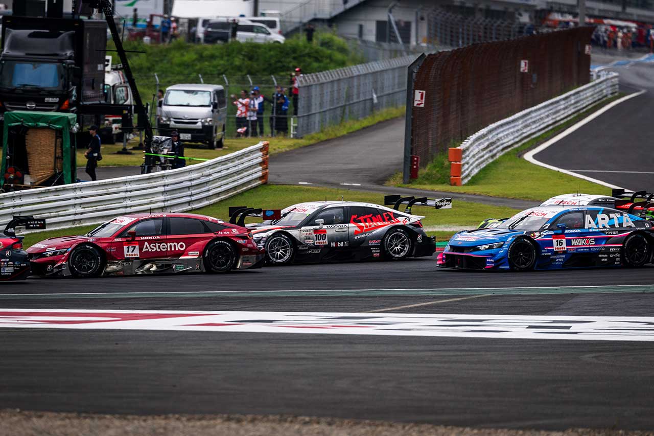 Astemo CIVIC TYPE R-GT、STANLEY CIVIC TYPE R-GT、ARTA MUGEN CIVIC TYPE R-GT ＃16