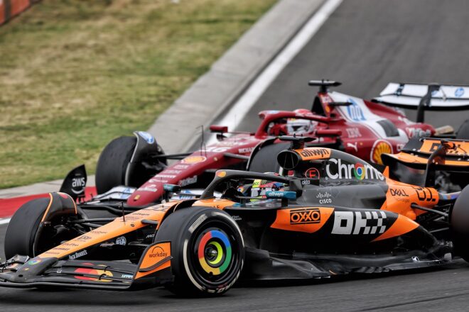 オスカー・ピアストリ（マクラーレン）とシャルル・ルクレール（フェラーリ）