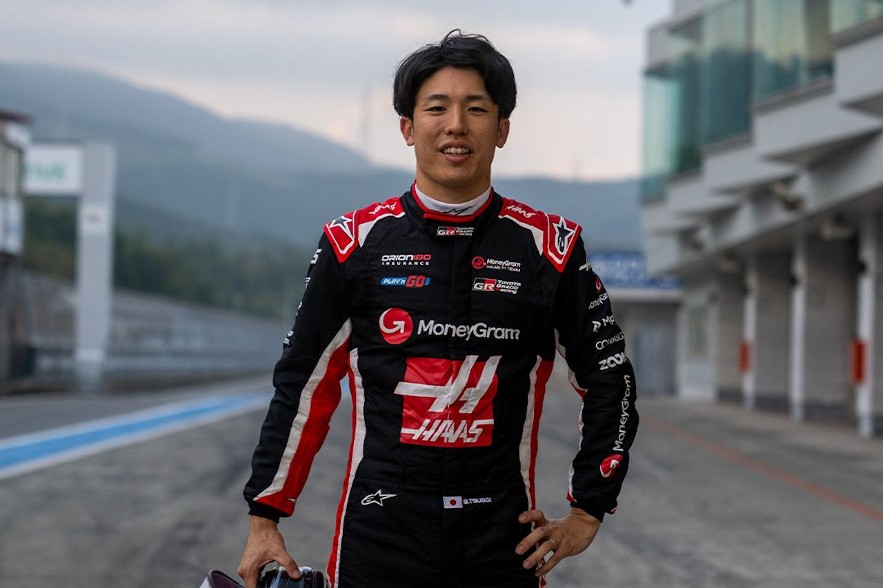 坪井翔がハースのレーシングスーツで登場