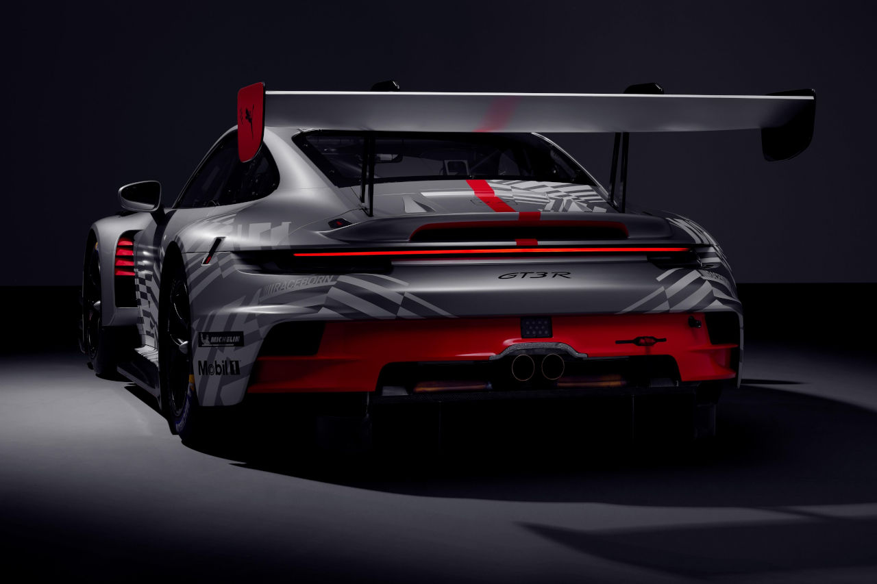 ポルシェ、992型『911 GT3 R』の改良モデル“Evo”を発表。2026年カスタマーデビューへ