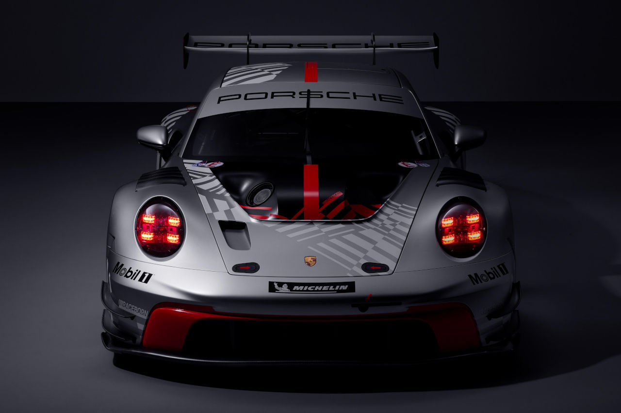 ポルシェ、992型『911 GT3 R』の改良モデル“Evo”を発表。2026年カスタマーデビューへ