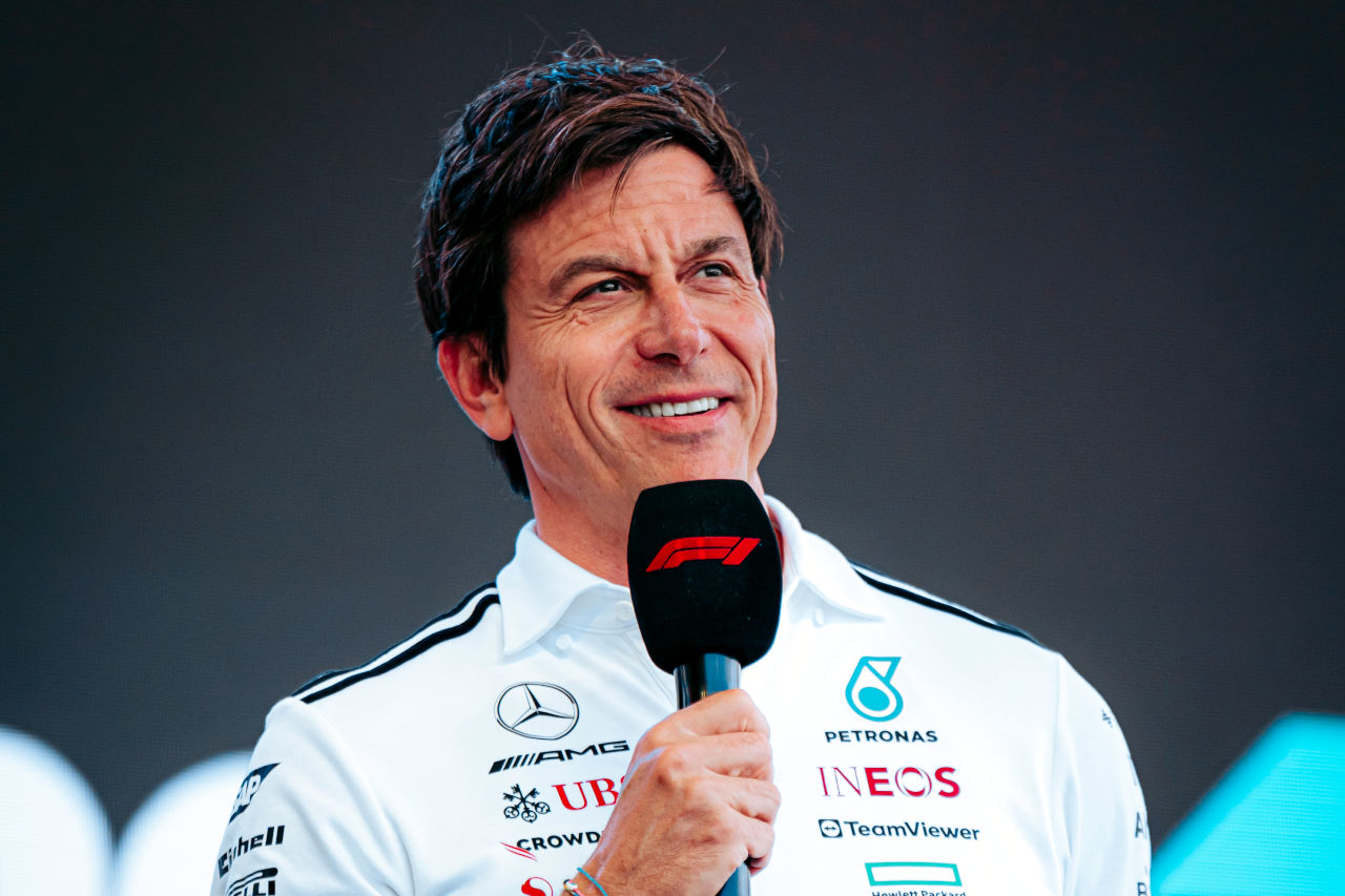 「役立たず」と自己批判するハミルトンを“盟友”が擁護。「ルイスはF1を去るべきではない」
